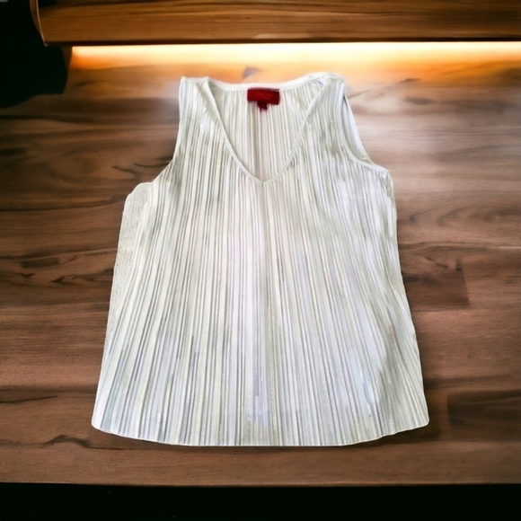 Jennifer Lopez White and Silver Sleeveless… - Picture 1 of 6